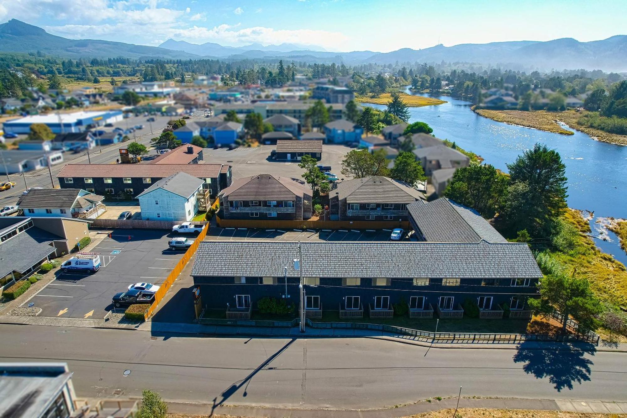 Coast River Inn By Oyo Seaside Eksteriør billede